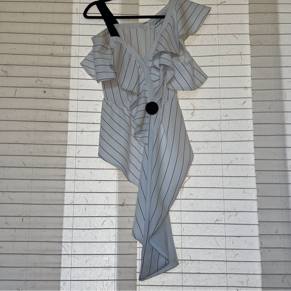 Self Portrait Mono Striped Ruffle Cold Shoulder Top Size 4 - Picture 2 of 16